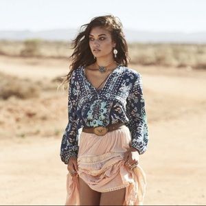 🦄Pandora Blouse in Night Garden